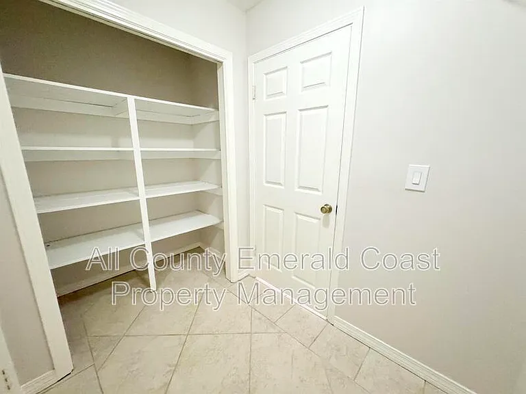 710 Swan Ln — Photo 39