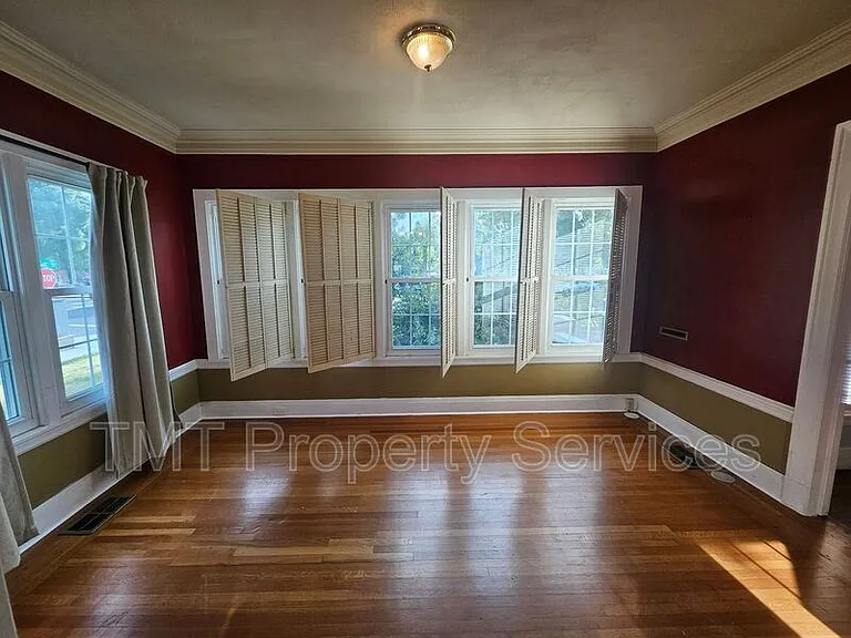 1214 N Pershing Ave — Photo 66