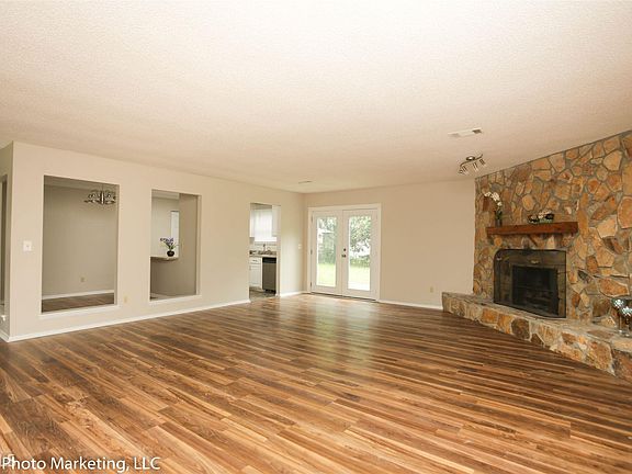 5th image of 105 Northfield Dr