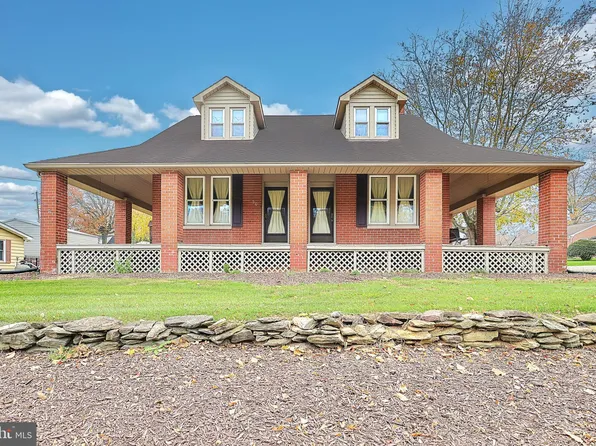 150 W Hanover St, Spring Grove, PA 17362