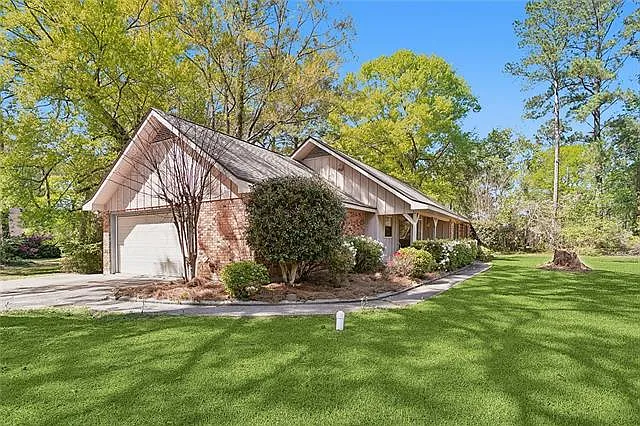 32 Beth Dr — Photo 2