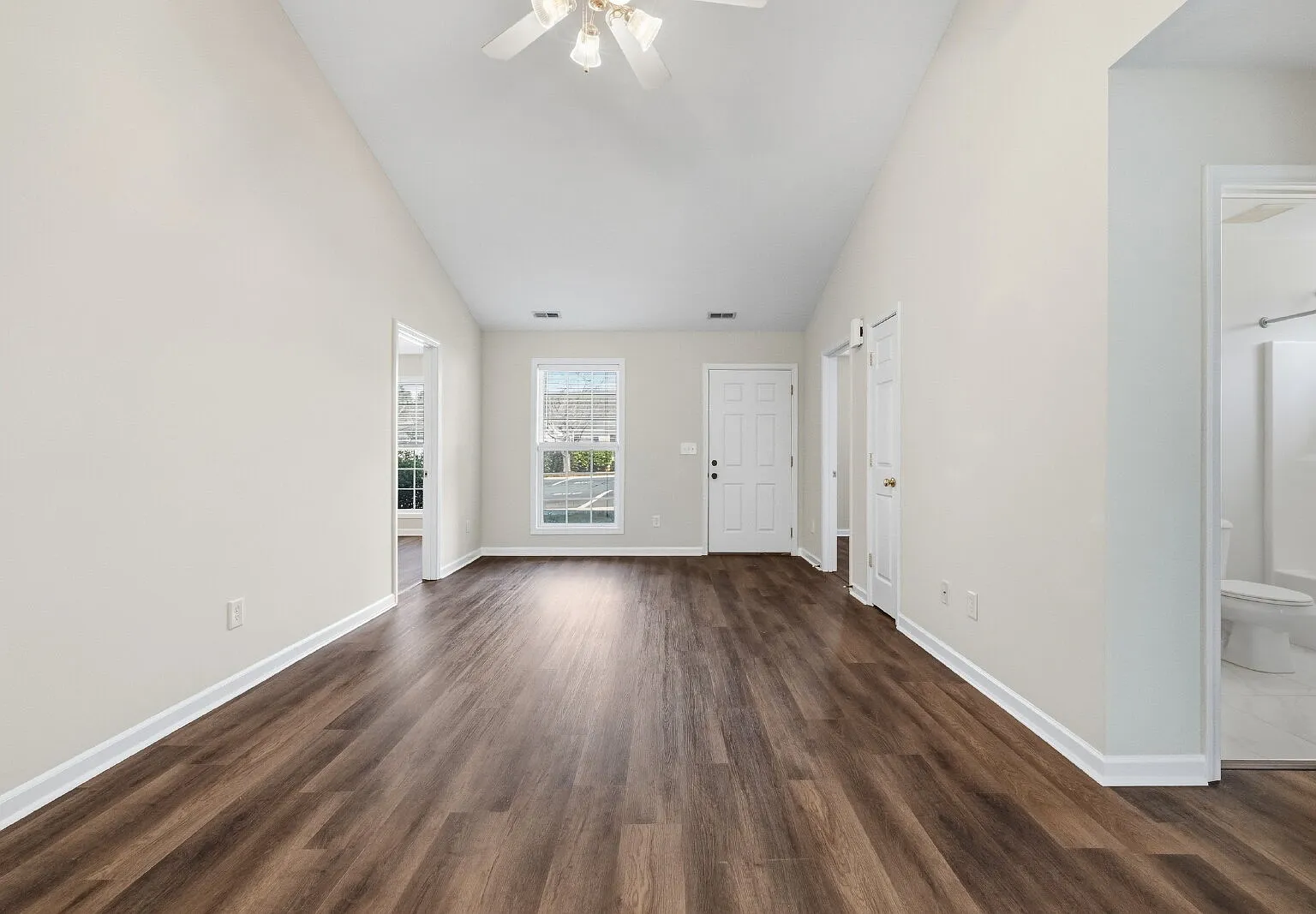 3 bed, 2.0 bath, 1050 sqft, $1,900 — Photo 4