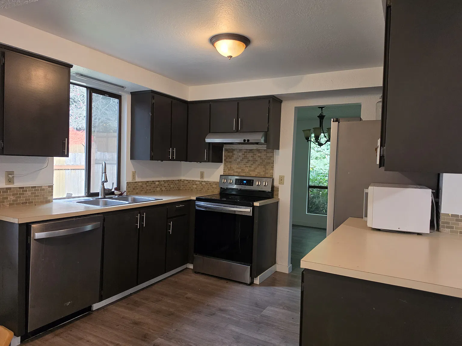 3 bed, 1350 sqft, $3,100 — Photo 1