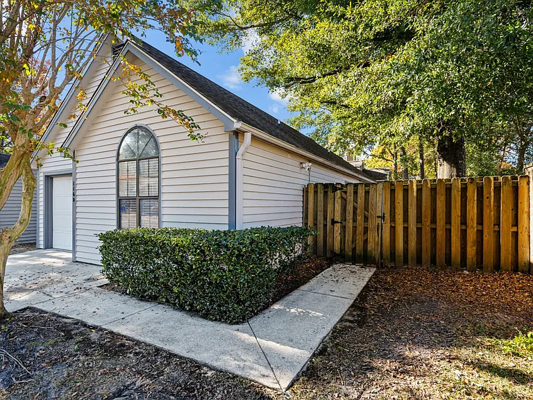 1160 Shipyard Blvd — Photo 3