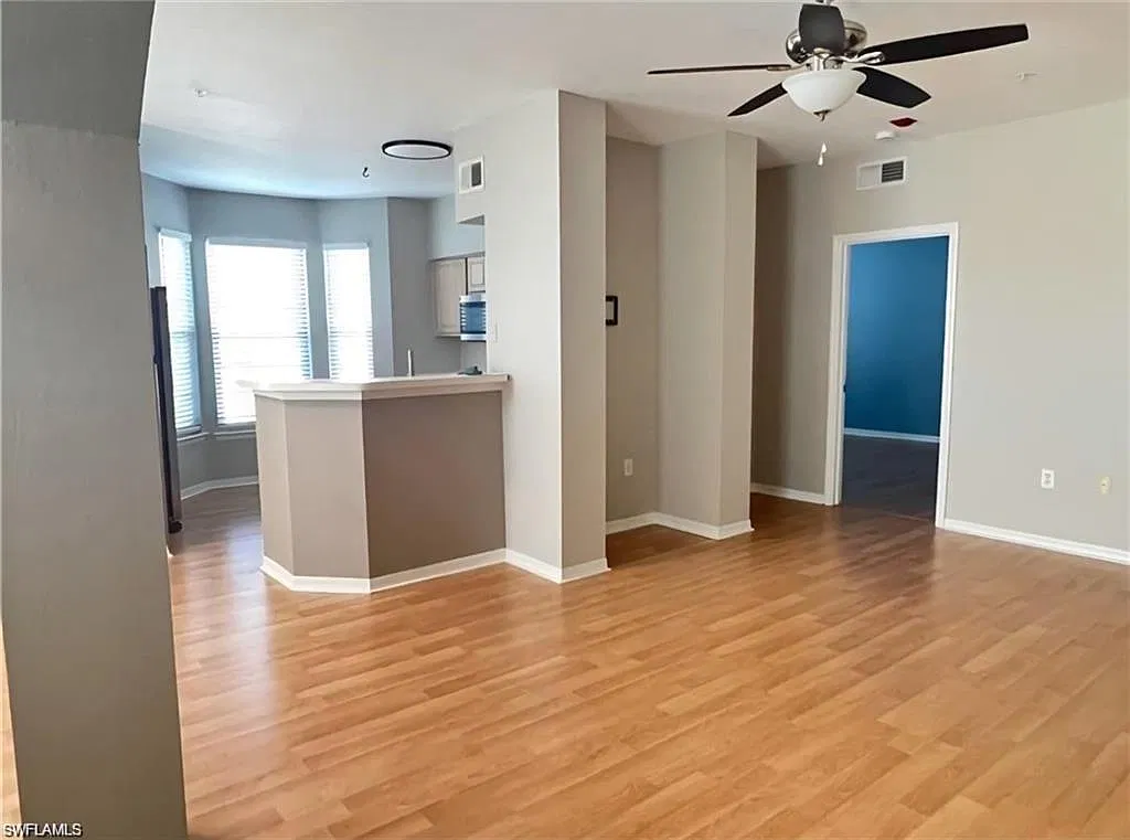 2 bed, 2.0 bath, 1239 sqft, $2,000 — Photo 2
