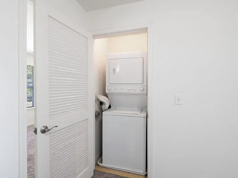 Mews at Annandale Townhomes — Photo 9