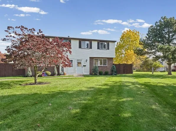 94 Parkview Ct, Lancaster, NY 14086