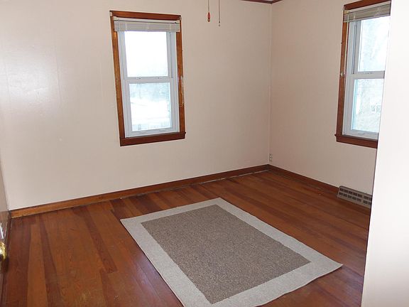 5th image of 413 Swigart St