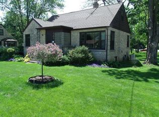 121 Lincoln Ave, Mukwonago, WI 53149