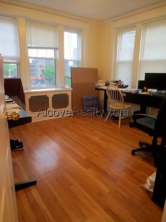 3 bed, 1.0 bath, $4,755 — Photo 2