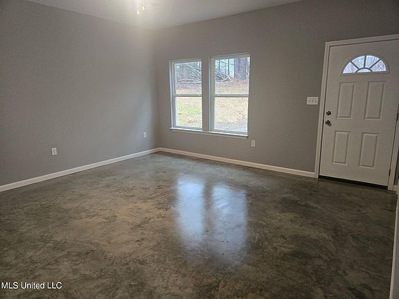 2nd image of 460 Magnolia Cir