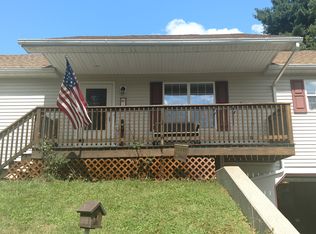 14 Oak Grove Rd, Pine Grove, PA 17963