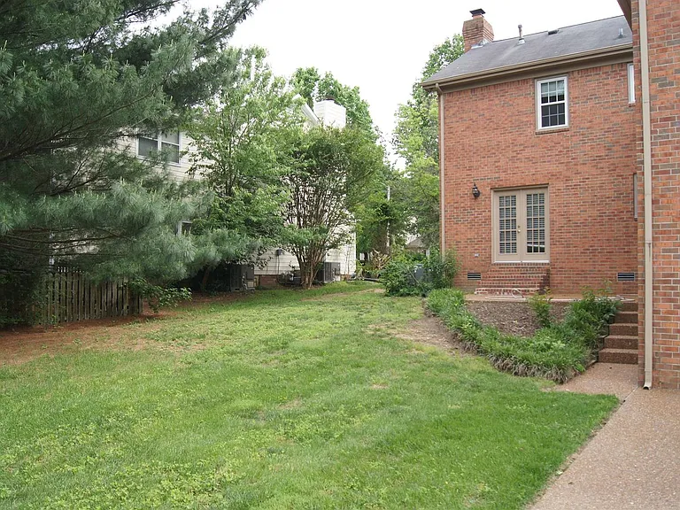 1144 Hunters Chase Dr — Photo 27