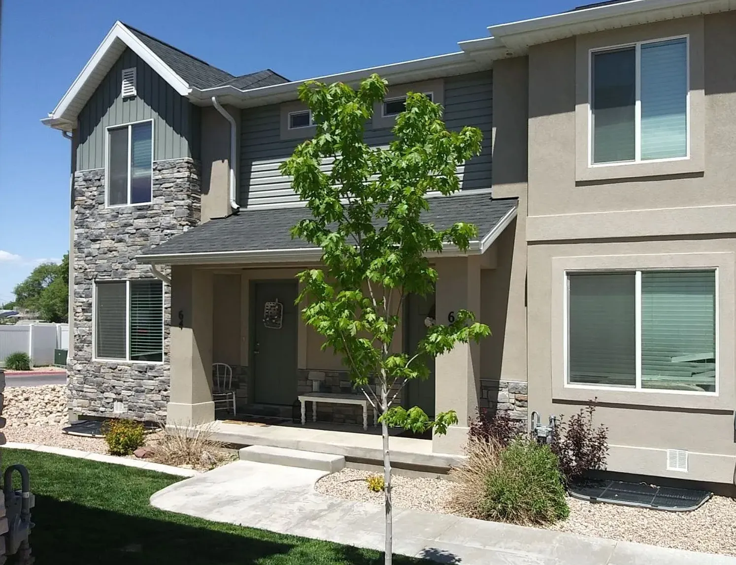 3 bed, 2.5 bath, 1923 sqft, $1,700 — Photo 1