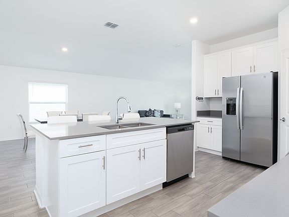 4th image of 696 Silver Palm Dr