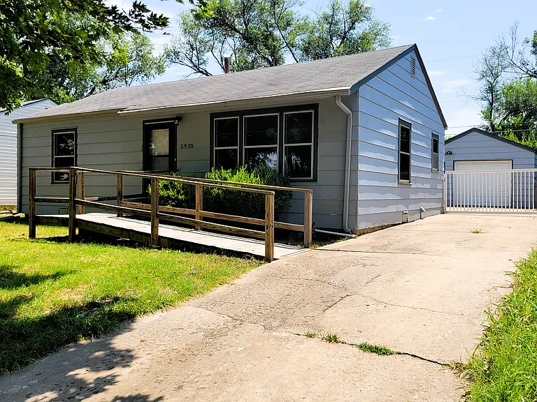 5935 E Bellaire Ave — Photo 8