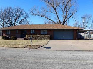 903 S Poplar St, Hutchinson, KS 67505