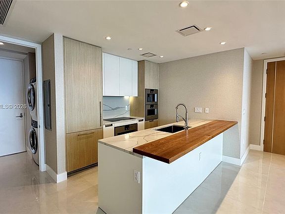 4th image of 15701 Collins Ave #3804