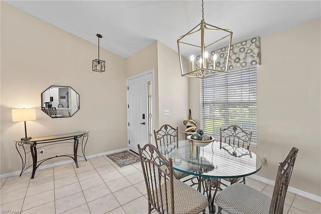 153 Bristol Ln — Photo 2