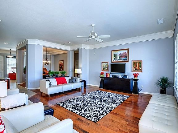 5th image of 320 W Flamingo Dr