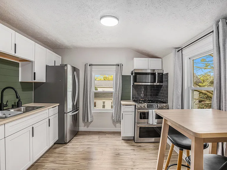 37 Gold Ave NW #3 — Photo 10