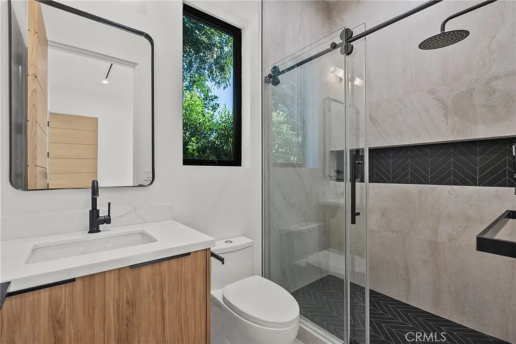 2 bed, 950 sqft, $3,800 — Photo 3