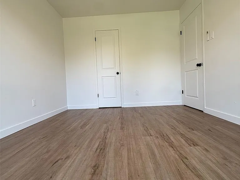 2726 Yale St — Photo 38