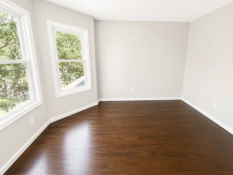 21 Chelsea Ave — Photo 28