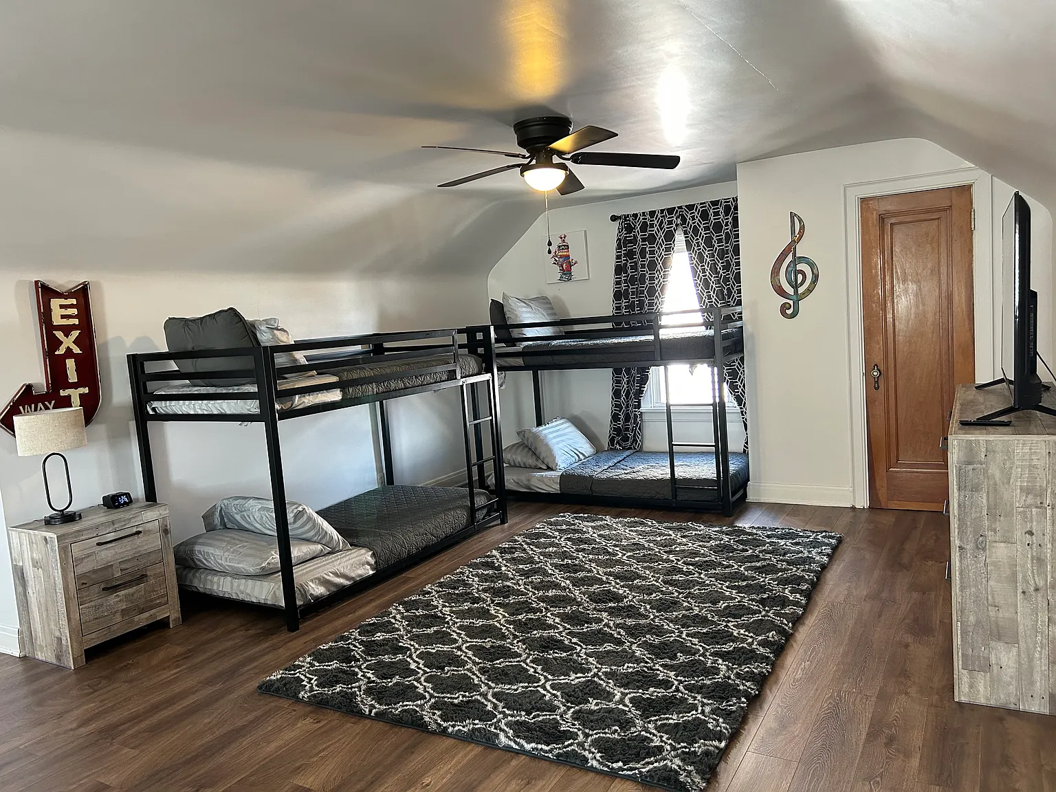 3 bed, 1414 sqft, $2,200 — Photo 3