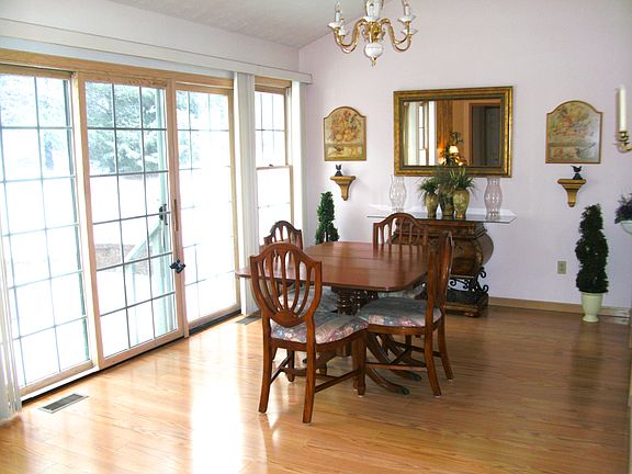 2nd image of 608 Sally Cir