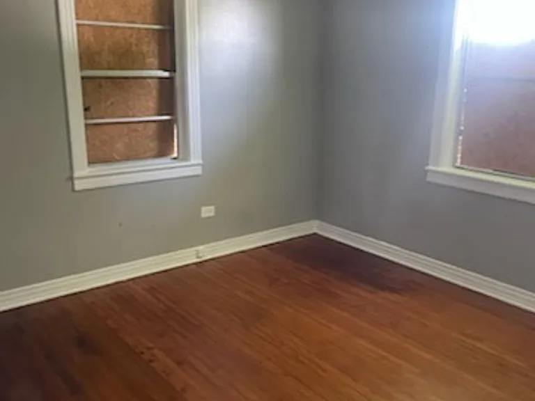 103 E Thompson St — Photo 5