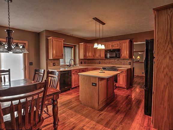 2nd image of 4831 Deer Creek Dr
