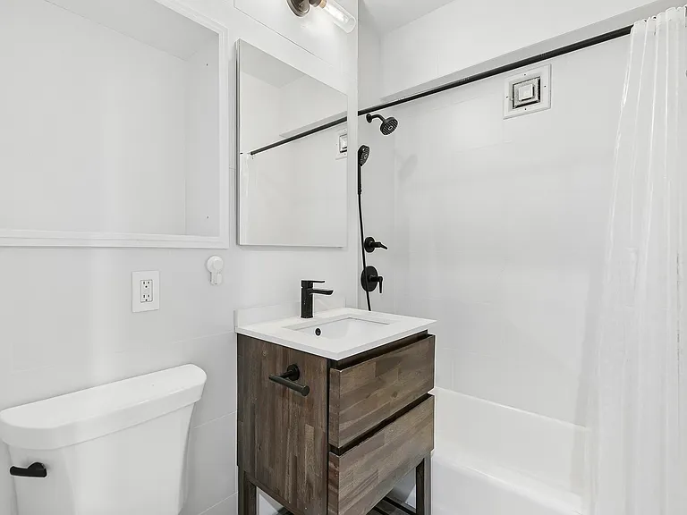77 E 12th St #20E — Photo 7