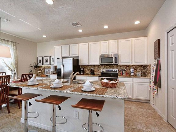 3rd image of 651 Las Fuentes Dr