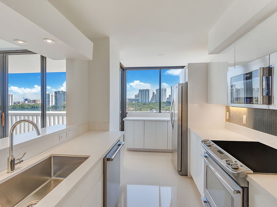 1st image of 1000 Island Blvd APT 1005