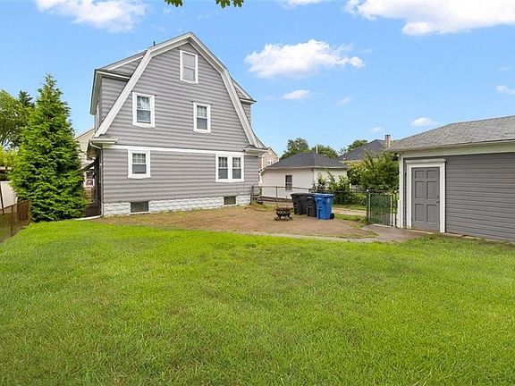 3rd image of 201 S Clarendon St
