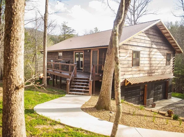 467 River Oaks Dr, Austinville, VA 24312