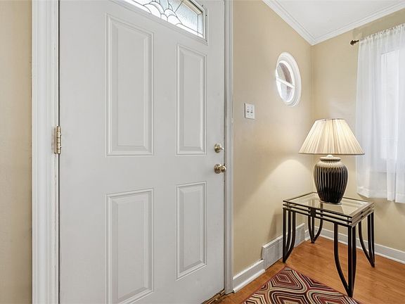 4th image of 214 Beisner Ave