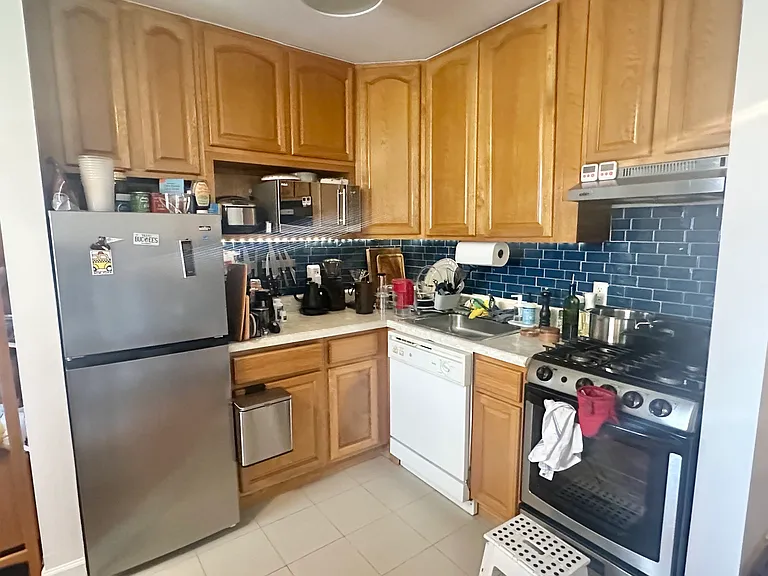 422 E 10th St #5F — Photo 4