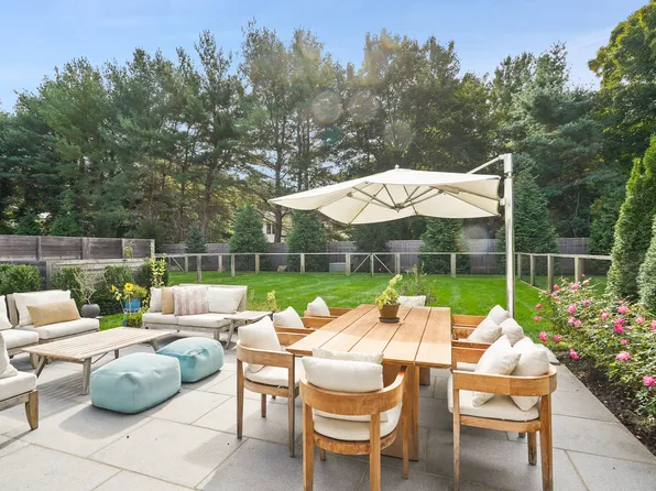 9 Daybreak Commons #9, Westport, CT 06880