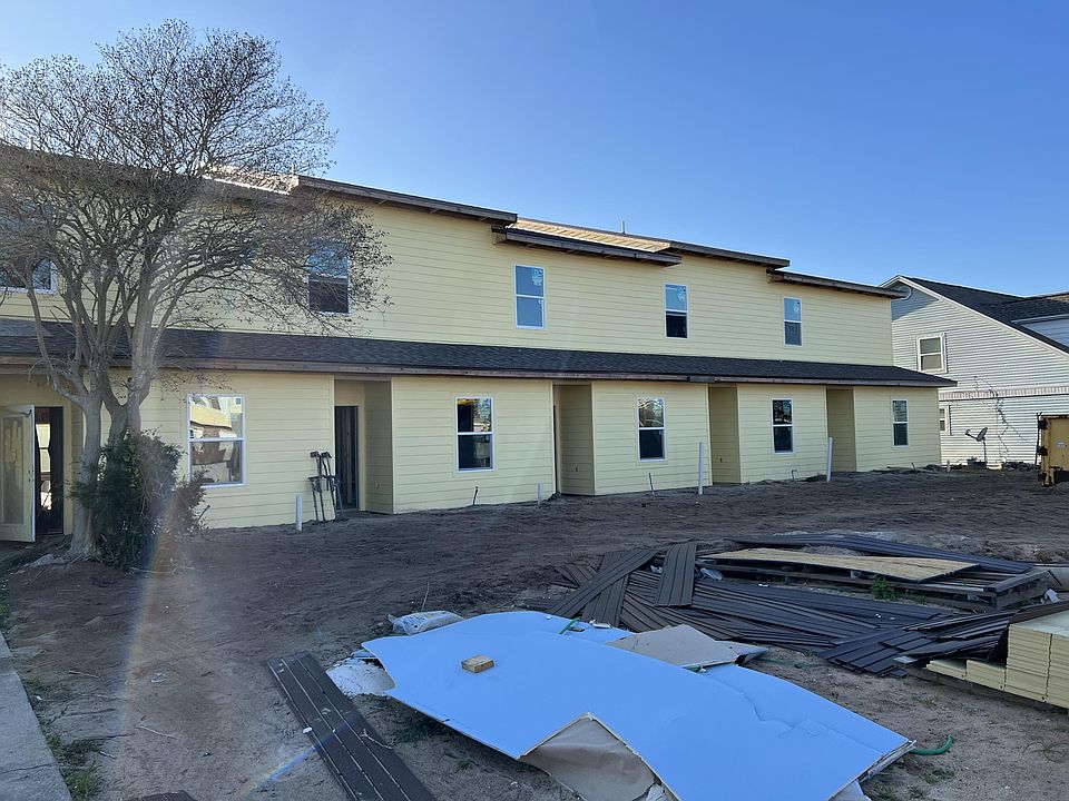1st image of 207 Ann Cir #8