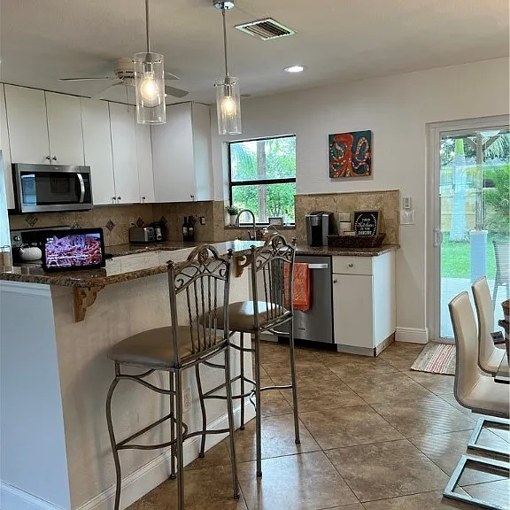 852 NE 7th Pl — Photo 11