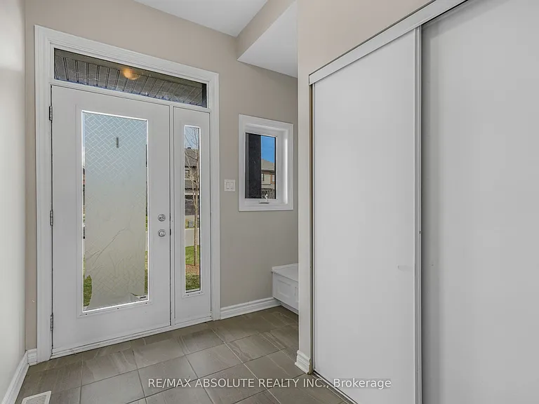 741 Namur St — Photo 2