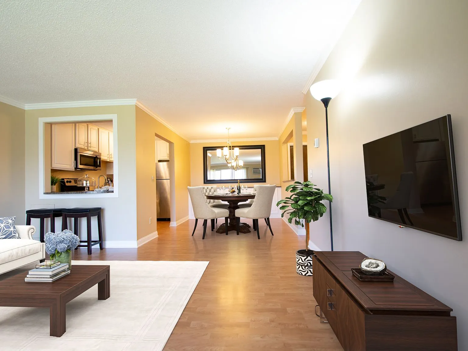 Edina Highland Villa — Photo 3