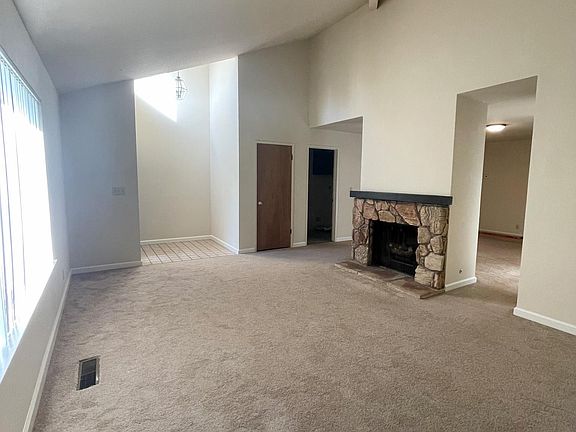 3rd image of 4847 Capistrano Ave