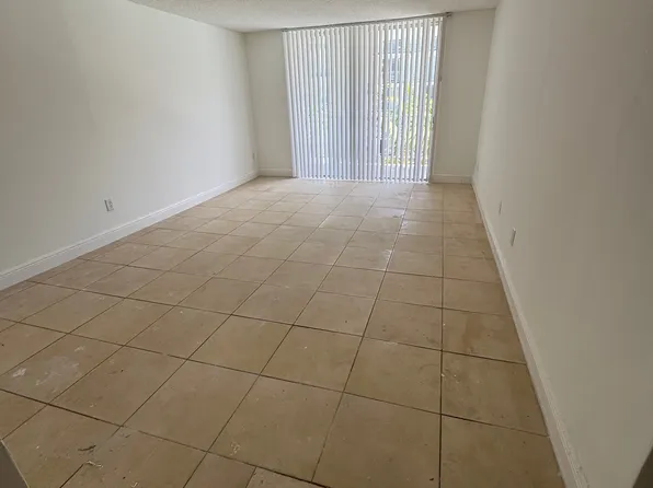 488 NW 165th St Rd, Miami, FL