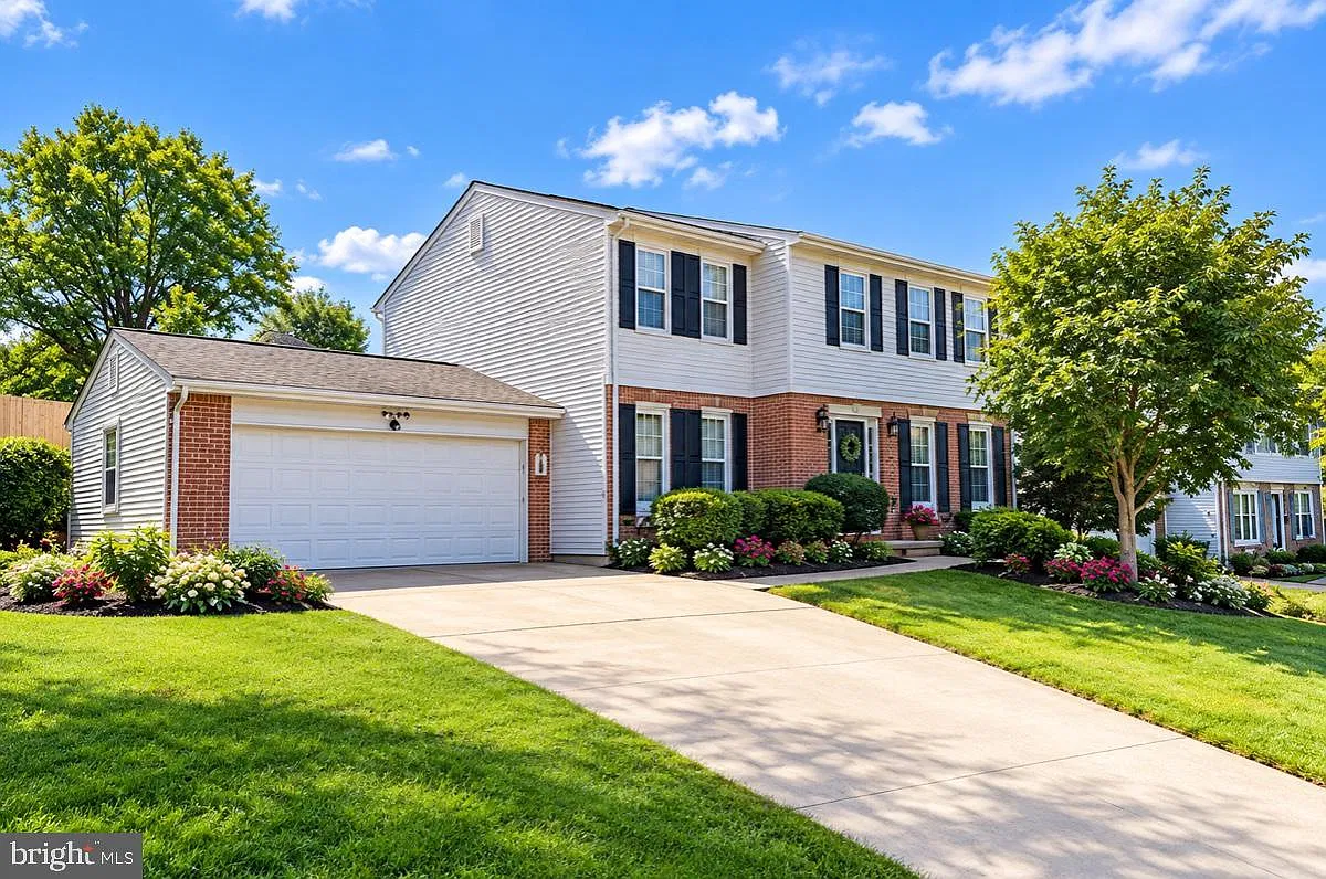 4 bed, 2.5 bath, 3074 sqft, $4,500 — Photo 1