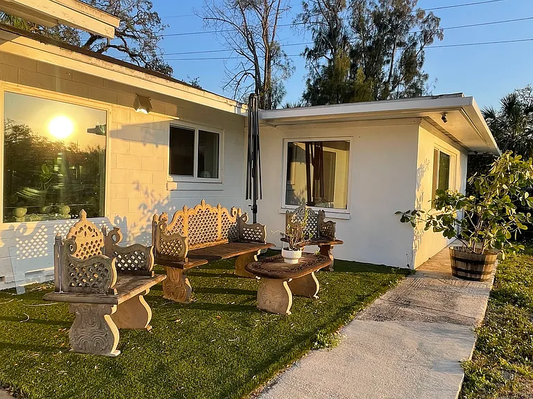 411 W Flora St — Photo 34