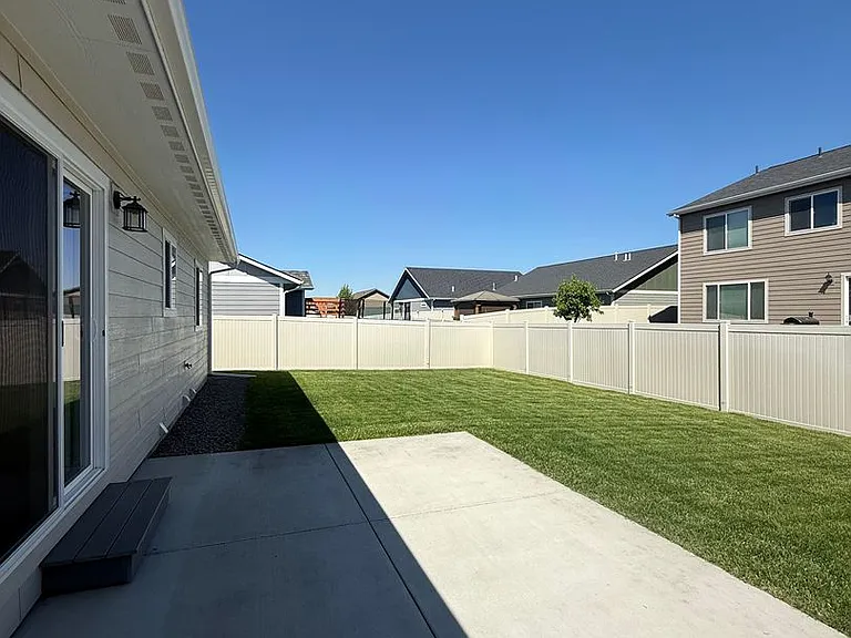 2057 Mahogany Ave — Photo 16