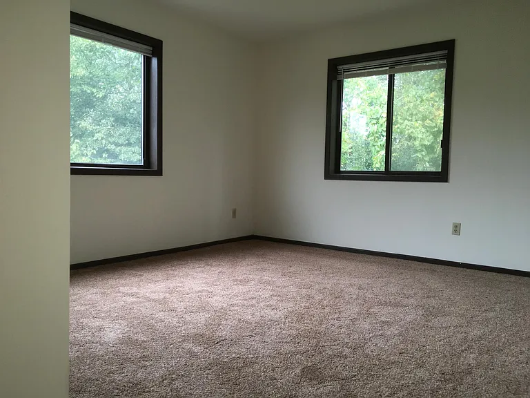 W69N905 Evergreen Ct — Photo 12